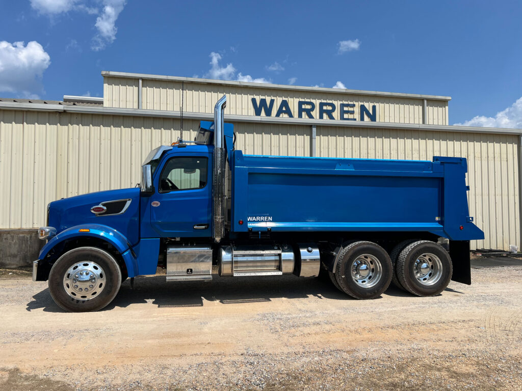 Close-up of AR450 steel floor on Warren WXL-16 dump body