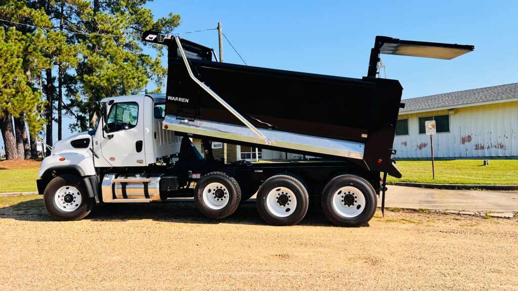 Hyva Deluxe hoist system on WAR 16' frameless dump body